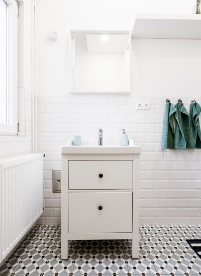 Large subway bathroom tiles​